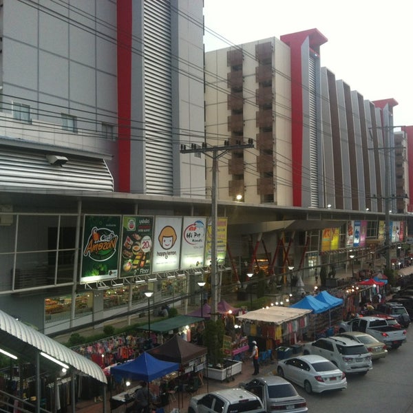 ตลาดนัดทียูโดม (TU Dome Market) 1 ทิปส์ จาก ผู้เยี่ยม 171 คน