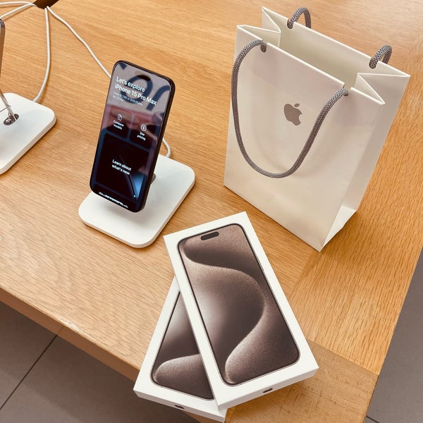 Apple stores in Las Vegas Where to buy iPods, iPads and iPhones