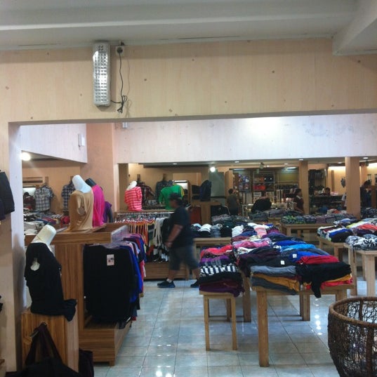 Fotos en Central Fashion Factory Outlet - Tienda de ropa en Bandung