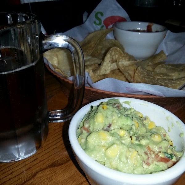 Photo taken at Chili&#39;s Grill &amp; Bar by Astoriawinediva on 1/11/2014