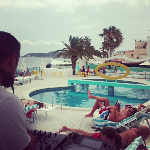 รูปภาพถ่ายที่ Santos Ibiza Suites โดย Micky เมื่อ 6/26/2013