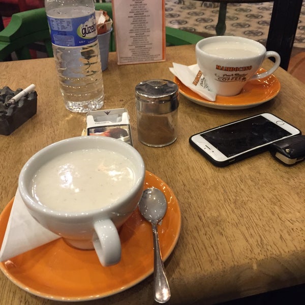 Photo taken at Mambocino Coffee by Kamuran Ç. on 10/1/2015