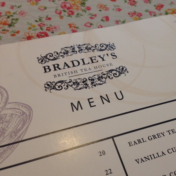 Foto tirada no(a) Bradley&#39;s Tea House por Bondan R. em 3/31/2014