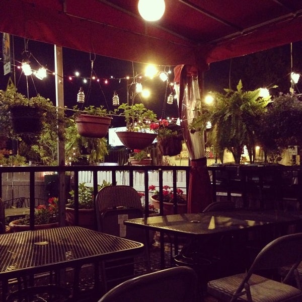 6/9/2014 tarihinde mindy r.ziyaretçi tarafından Cafe Orchid'de çekilen fotoğraf