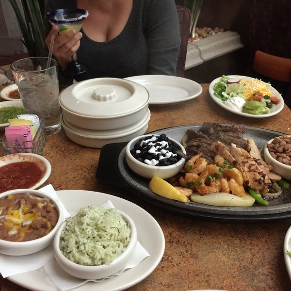 Снимок сделан в Abuelo&#39;s Mexican Restaurant пользователем marty b. 10/30/2016