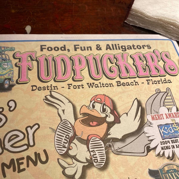 Das Foto wurde bei Fudpuckers Beachside Bar &amp; Grill von marty b. am 1/3/2020 aufgenommen