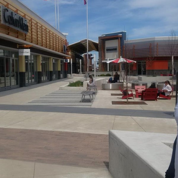 Photo taken at Tanger Outlets Ottawa by Edwin T. on 5/6/2016