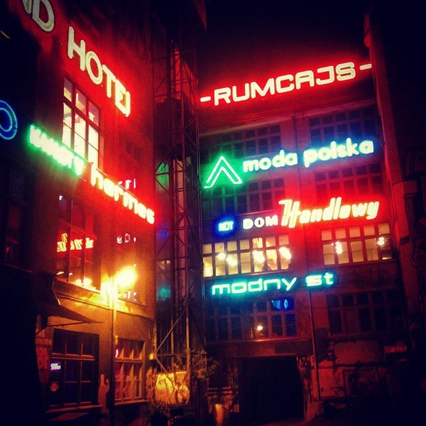 Neon side. Неоновый берлин. Неоновая реклама джорджа клода. Neon side. Ноты darkside neoni.