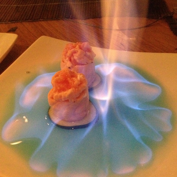 Foto diambil di Bentô Sushi Lounge oleh Carolina L. pada 4/1/2015