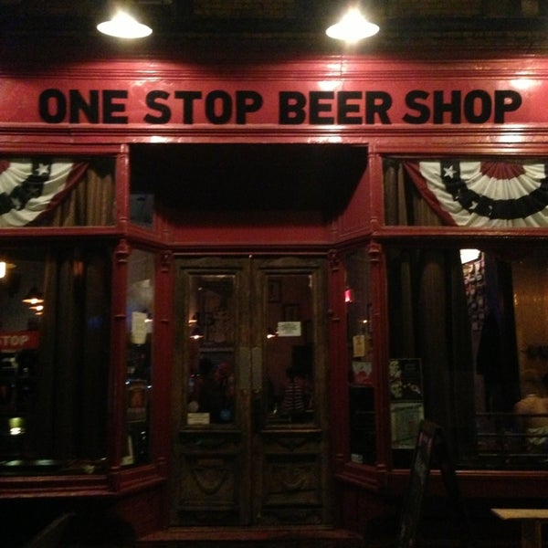 7/19/2013 tarihinde Annie W.ziyaretçi tarafından One Stop Beer Shop'de çekilen fotoğraf