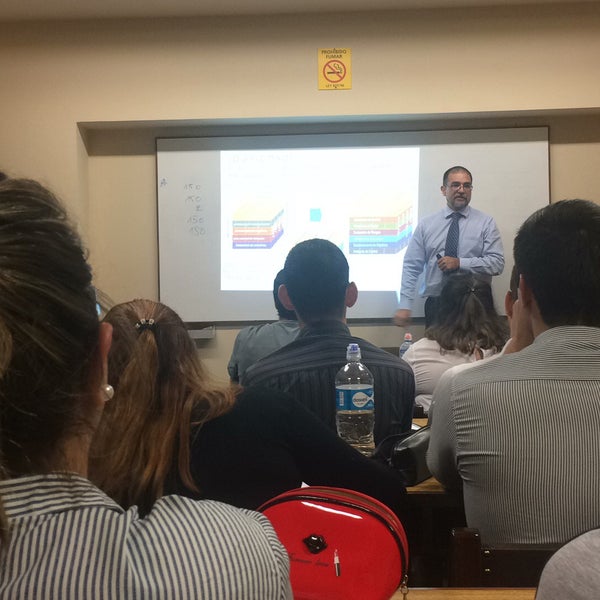 Foto diambil di Universidad Autónoma de Asunción oleh Pao C. pada 3/8/2018