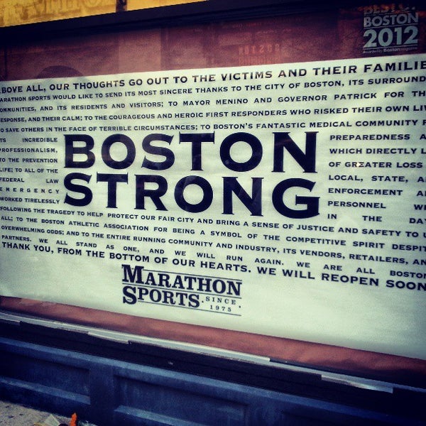 4/24/2013 tarihinde Mark N.ziyaretçi tarafından Marathon Sports'de çekilen fotoğraf
