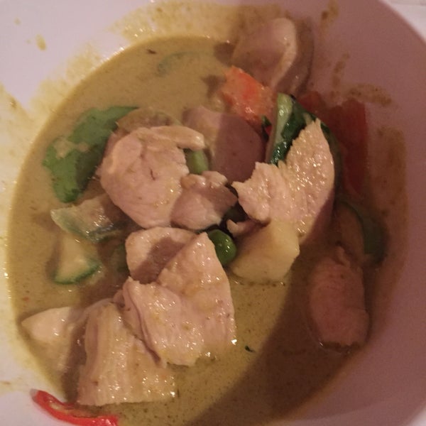 The green curry is to die for! A must have and end off with a sticky rice. Great fresh Thai food at very reasonable prices and very friendly owner
