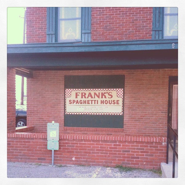 5/18/2013 tarihinde Andrew W.ziyaretçi tarafından Frank&#39;s Spaghetti House'de çekilen fotoğraf