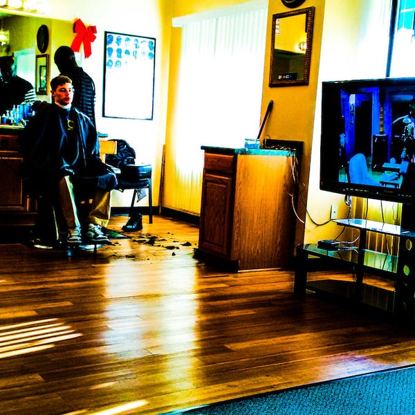 Kings & Queens Barber Shop Hair Salon in Spring Lake