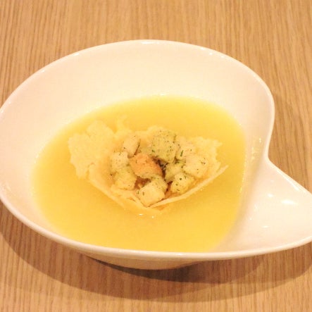 zuppa di porri con canestrino di parmigiano  - leek and potato soup with parmesan cheese basket