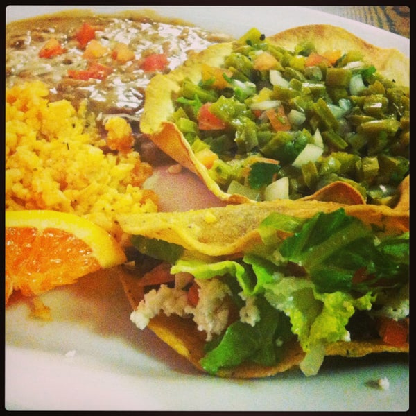 Ensalada de Nopalitos & crispy taco. New Lunch specials