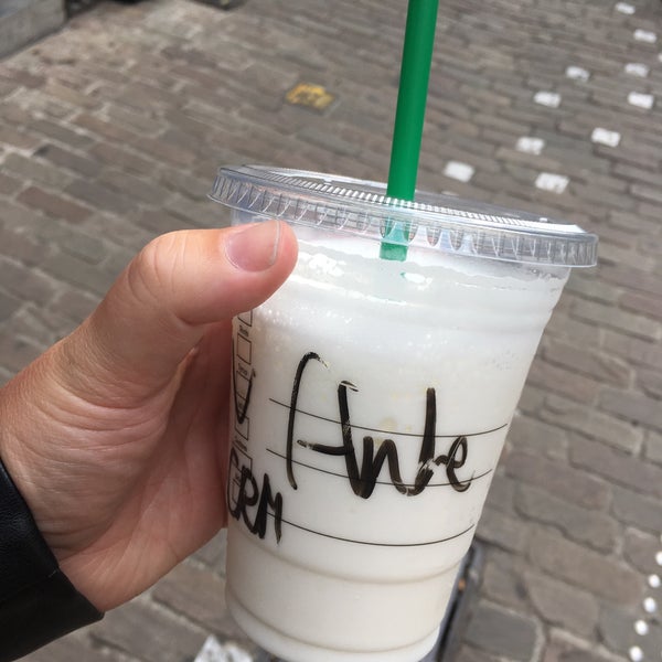 Снимок сделан в Starbucks пользователем Anke V. 9/1/2019