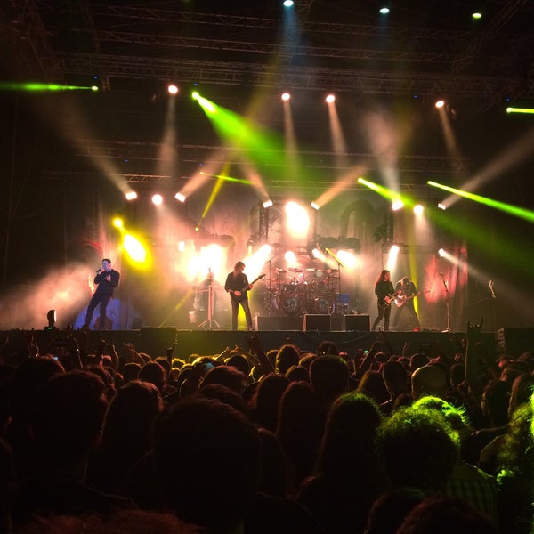 Blind Guardian konseri için ilk kez gittim. Herşeyiyle harika. Atmosfer müthiş.