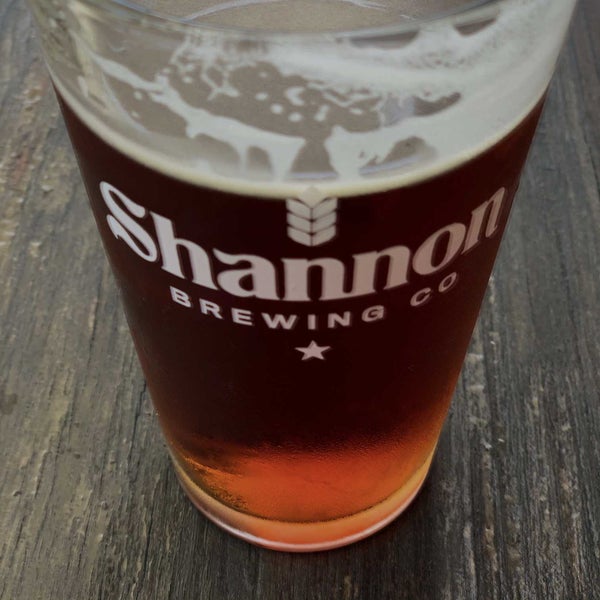 รูปภาพถ่ายที่ Shannon Brewing Company โดย Jason R. เมื่อ 4/6/2019