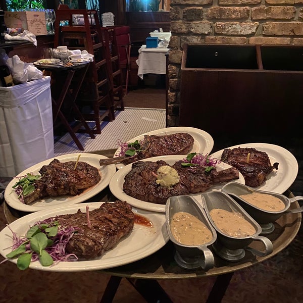 Foto scattata a Charley&#39;s Steak House da Ondrej P. il 11/11/2019
