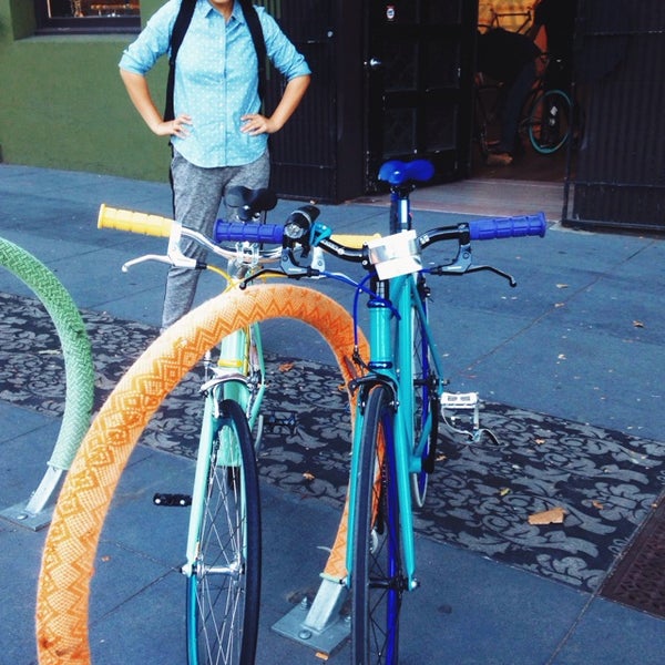 9/24/2013 tarihinde Pam ☕️ O.ziyaretçi tarafından Mission Bicycle Company'de çekilen fotoğraf
