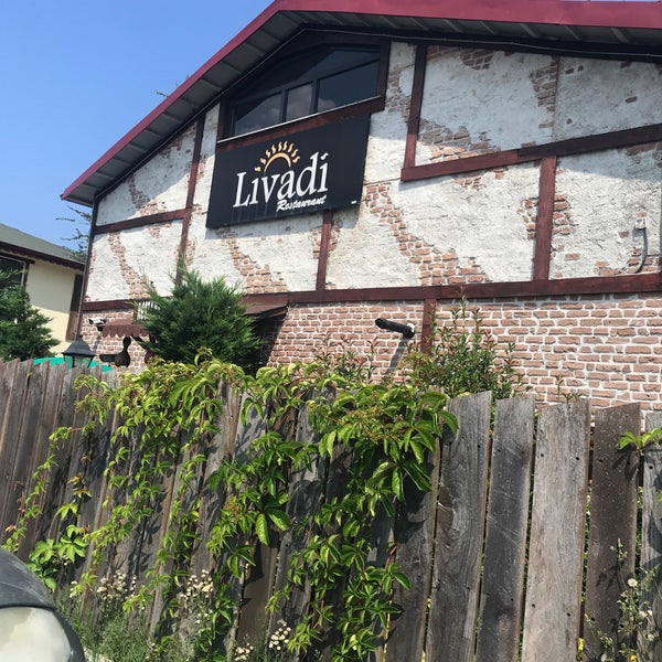 Foto diambil di Livadi Otel&amp;Restaurant oleh Erdal Ş. pada 7/21/2021