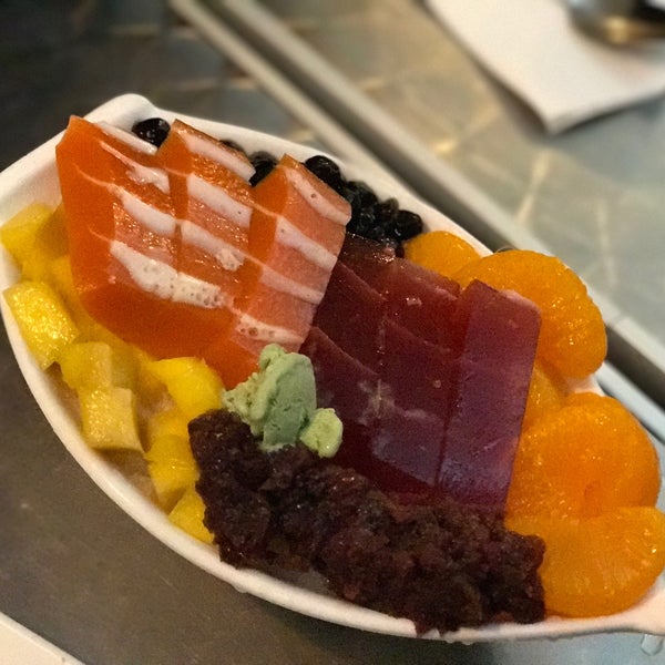 รูปภาพถ่ายที่ Dessert Republic โดย Sichao W. เมื่อ 12/10/2016