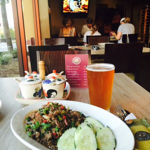 Foto diambil di Onny&#39;s Thai Restaurant oleh William E. pada 8/29/2015