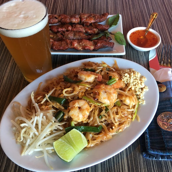 Photo taken at Onny&#39;s Thai Restaurant by William E. on 5/8/2019