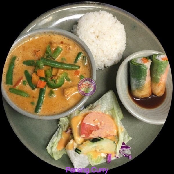 Снимок сделан в Onny&#39;s Thai Restaurant пользователем William E. 8/29/2015