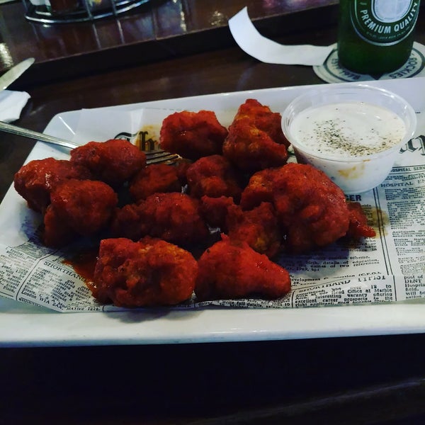 There is something about these Buffalo Wings!!! Place is lively (sports bar, duh lol) but it's not crowded on a non-Monday