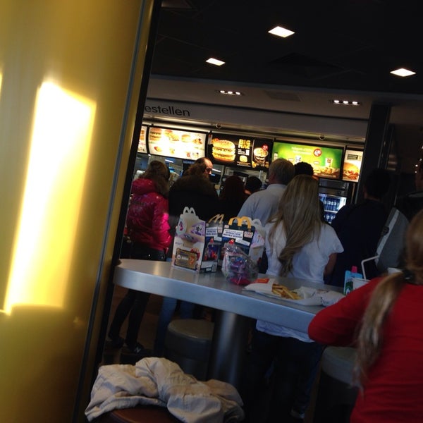 Photo taken at McDonald&#39;s by Best Bet On The Web h. on 9/27/2013