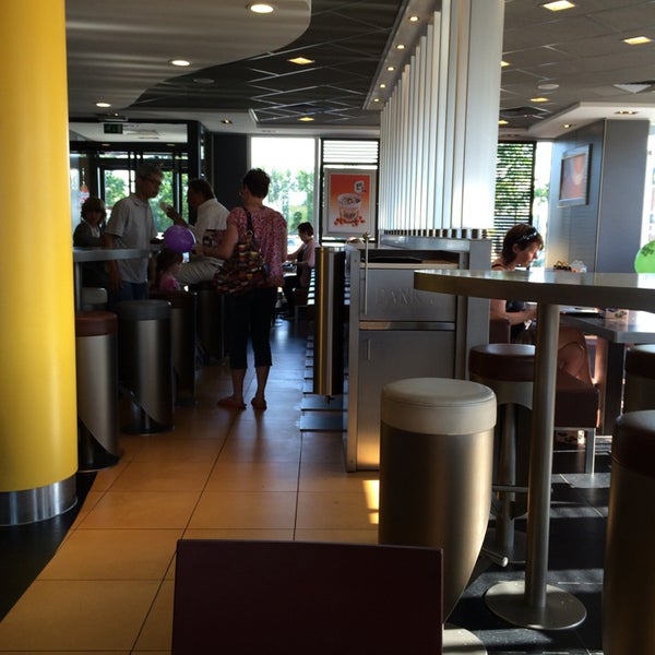 Photo taken at McDonald&#39;s by Best Bet On The Web h. on 6/6/2014