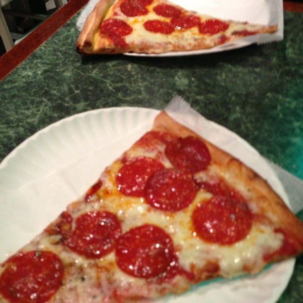 5/11/2013에 Gwen Q.님이 Danny&#39;s Pizzeria II에서 찍은 사진