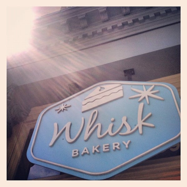 รูปภาพถ่ายที่ Whisk Coffee and Juice Bar โดย Jeni B. เมื่อ 9/22/2012