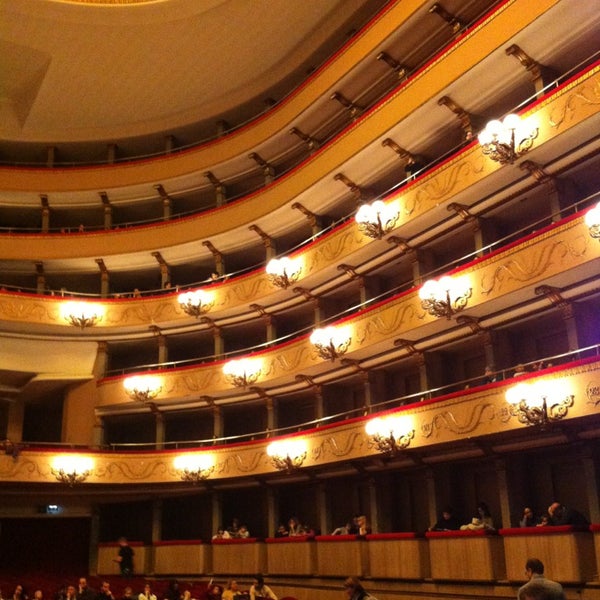 Foto tirada no(a) Teatro Verdi por Emanuele B. em 12/22/2012