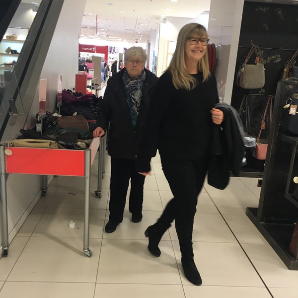 2/9/2018 tarihinde Hanne V.ziyaretçi tarafından Woluwe Shopping Center'de çekilen fotoğraf