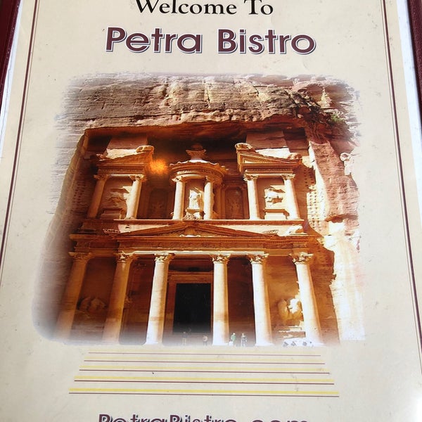 รูปภาพถ่ายที่ Petra Mediterranean Bistro โดย Drew เมื่อ 2/6/2020