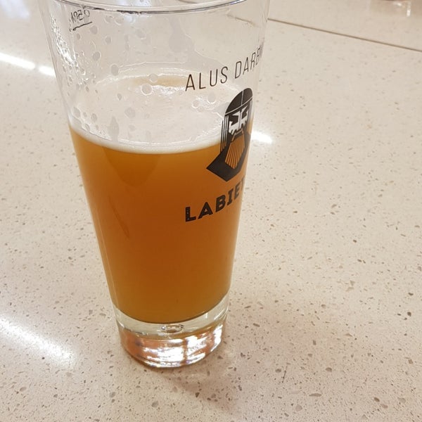 Das Foto wurde bei Labietis atzars Centrāltirgū | Labietis Central Market Beer Branch von Walter S. am 5/8/2019 aufgenommen