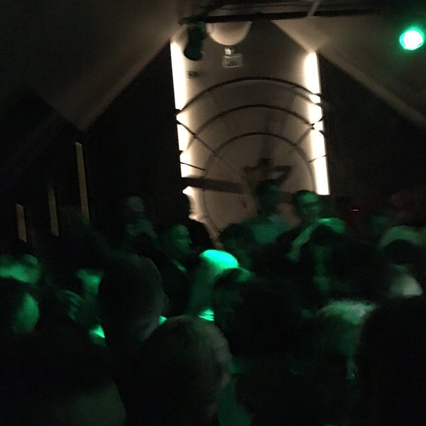 maloletok Mr. Bond Bar