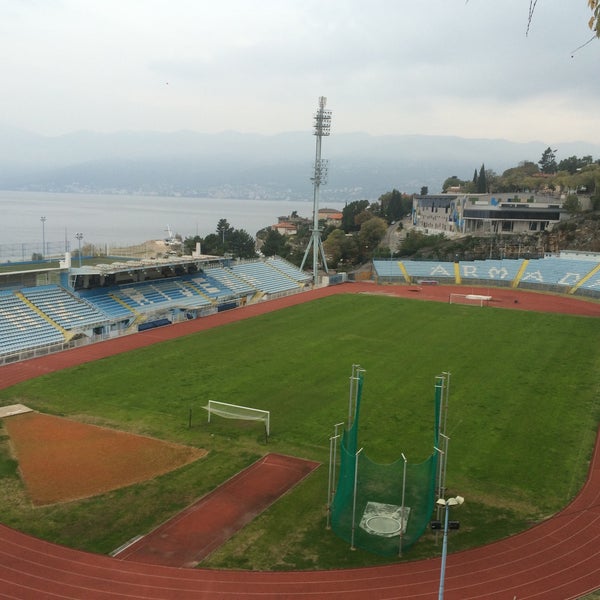 Das Foto wurde bei NK Rijeka - Stadion Kantrida von Igor K. am 11/15/2015 aufgenommen