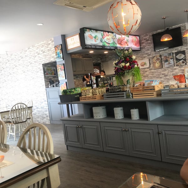 Стиль мид сенчури кафе. Кофе бистро. Кофе бистро. Эмблема кафе бистро. Ресторан интерьер современный.