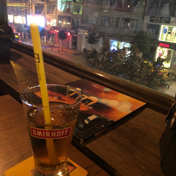 Foto tomada en M Pub &amp; Lounge  por Ayşen A. el 3/9/2020