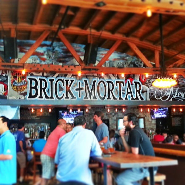 รูปภาพถ่ายที่ Brick + Mortar โดย Paul C. เมื่อ 6/17/2013