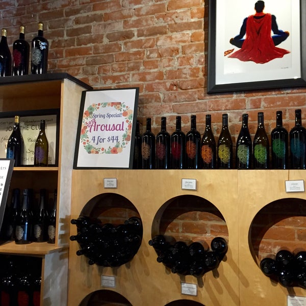 รูปภาพถ่ายที่ Thumbprint Cellars Tasting Room &amp; Art Gallery โดย Global H. เมื่อ 5/3/2015