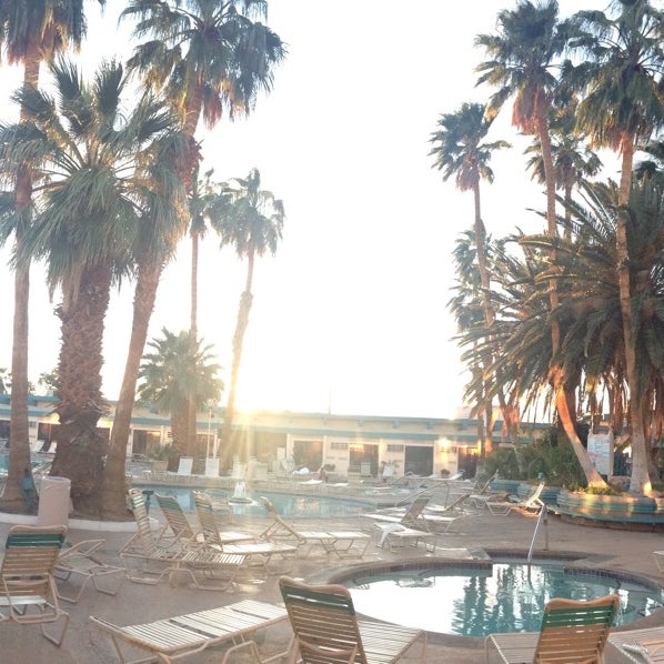 Photo taken at Desert Hot Springs Spa Hotel by Madeleen D. on 3/13/2015