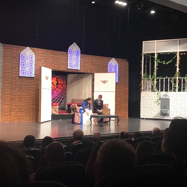 Foto diambil di Sahne Tozu Tiyatrosu Haldun DORMEN Sahnesi oleh Melis A. pada 3/17/2019