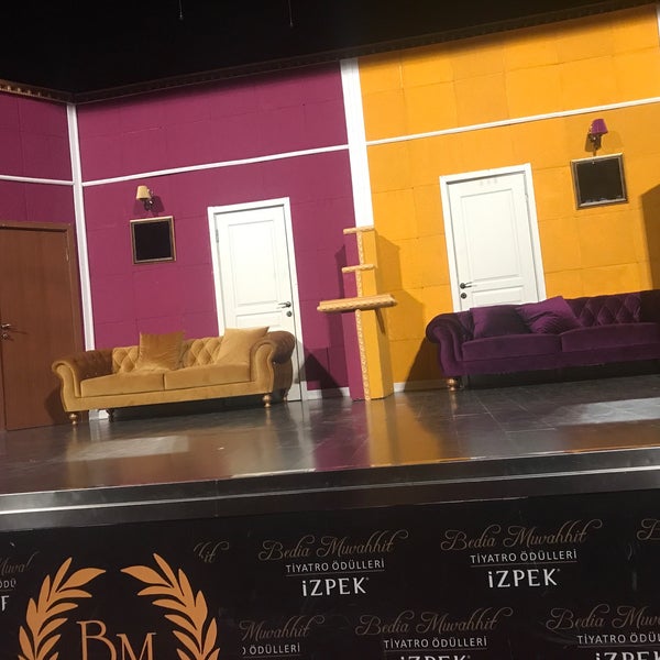 4/20/2019에 Melis A.님이 Sahne Tozu Tiyatrosu Haldun DORMEN Sahnesi에서 찍은 사진