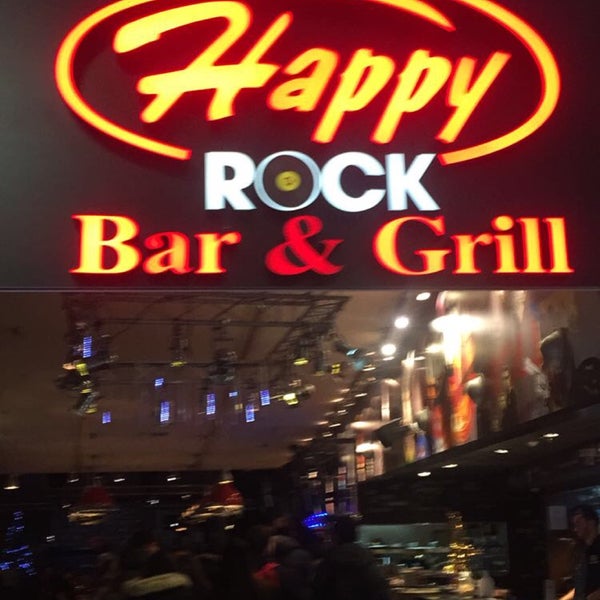 Снимок сделан в Happy Rock Bar &amp; Grill пользователем Raju N. 12/19/2016